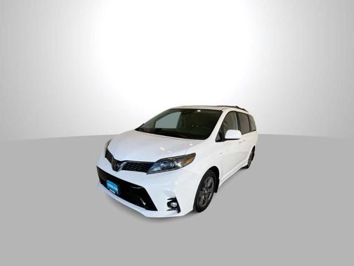 2020 Toyota Sienna SE
