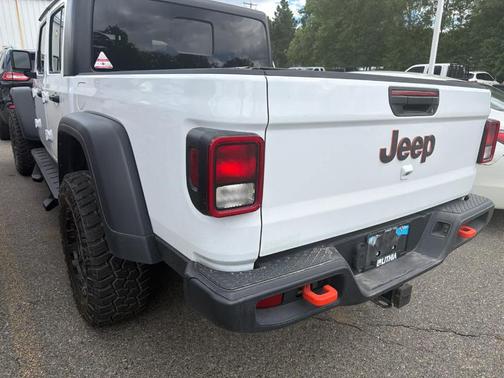 Bright White Clearcoat 2021 Jeep Gladiator Mojave