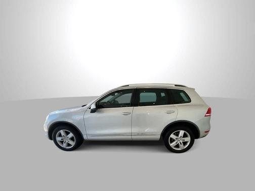 2012 Volkswagen Touareg Lux