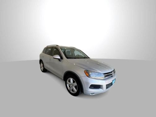 2012 Volkswagen Touareg Lux
