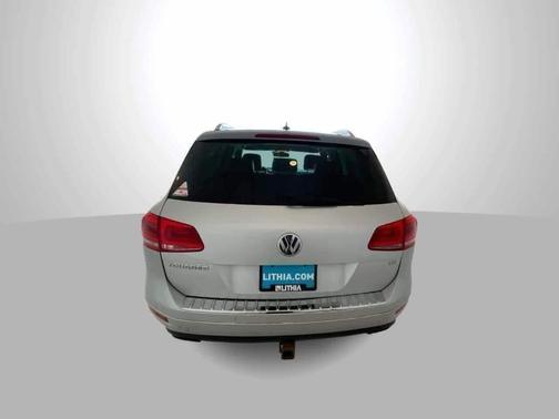 2012 Volkswagen Touareg Lux