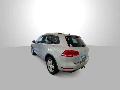 2012 Volkswagen Touareg Lux