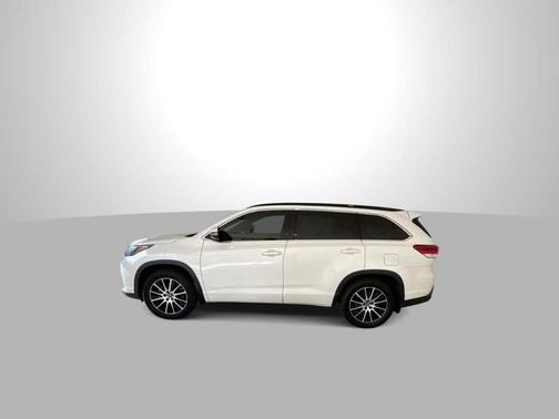 Blizzard Pearl 2017 Toyota Highlander SE