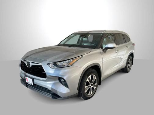 Celestial Silver Metallic 2020 Toyota Highlander XLE