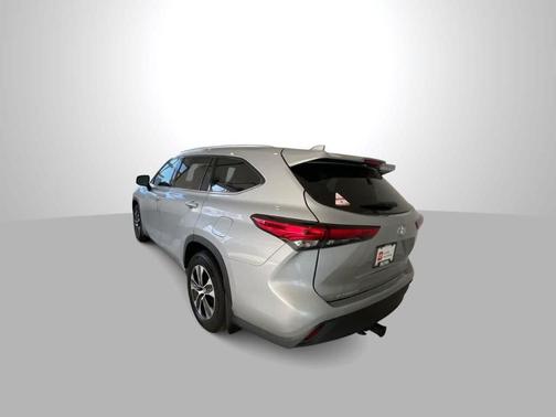 Celestial Silver Metallic 2020 Toyota Highlander XLE