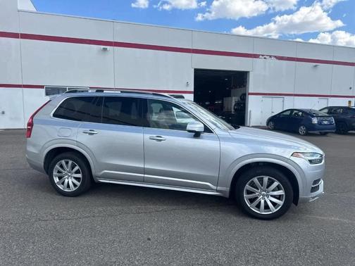 2019 Volvo XC90 T6 Momentum
