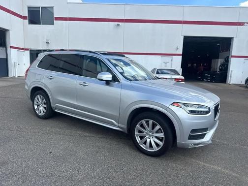 2019 Volvo XC90 T6 Momentum