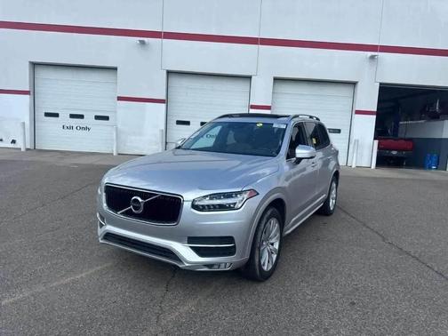 2019 Volvo XC90 T6 Momentum