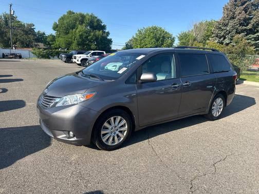 2017 Toyota Sienna XLE