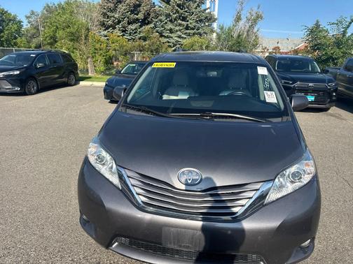 2017 Toyota Sienna XLE