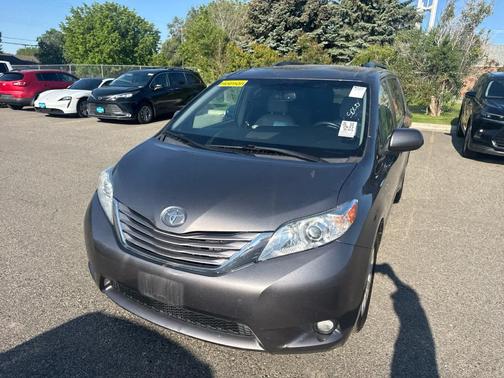 2017 Toyota Sienna XLE