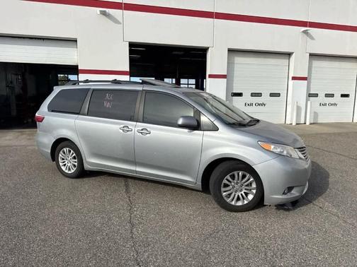 2017 Toyota Sienna XLE