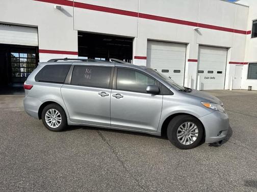 2017 Toyota Sienna XLE