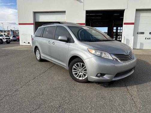 2017 Toyota Sienna XLE