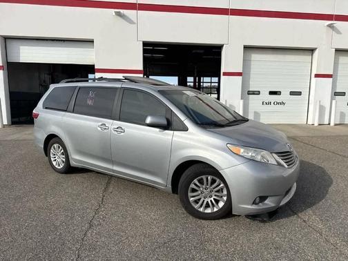 2017 Toyota Sienna XLE