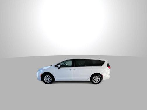 Bright White Clearcoat 2023 Chrysler Voyager LX