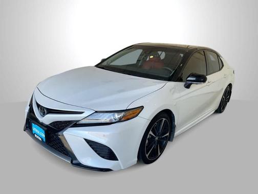 Midnight Black Metallic / Wind Chill 2018 Toyota Camry XSE