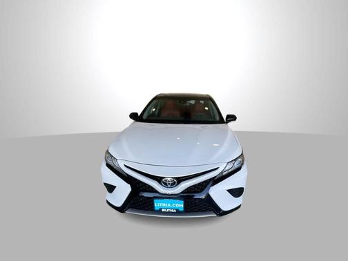 Midnight Black Metallic / Wind Chill 2018 Toyota Camry XSE