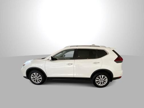 White 2019 Nissan Rogue SV