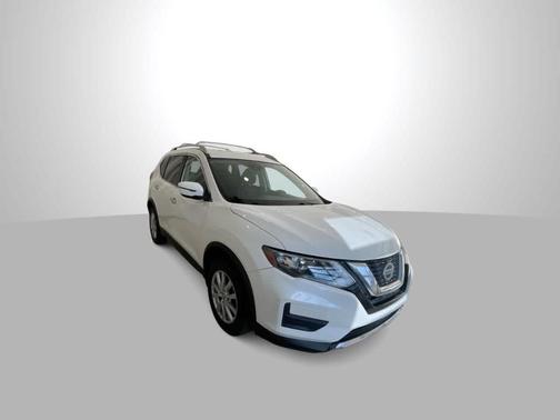 White 2019 Nissan Rogue SV