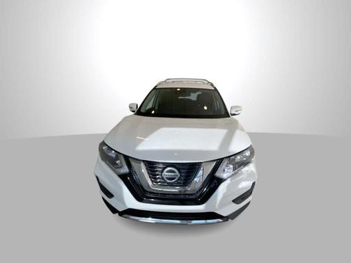 White 2019 Nissan Rogue SV