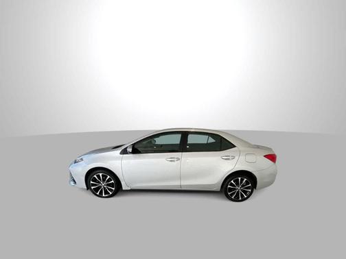 Classic Silver Metallic 2018 Toyota Corolla SE