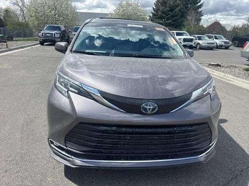 2021 Toyota Sienna XLE