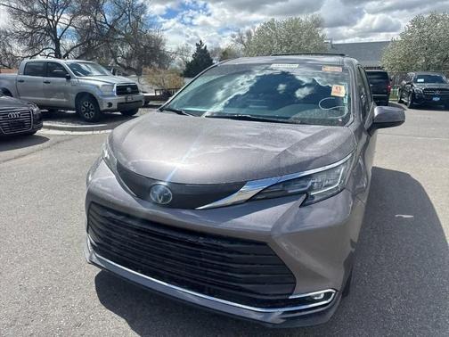 2021 Toyota Sienna XLE