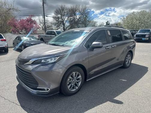 2021 Toyota Sienna XLE