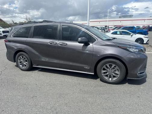 2021 Toyota Sienna XLE