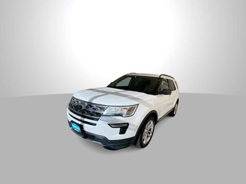 White Platinum Tri-Coat Metallic 2018 Ford Explorer XLT