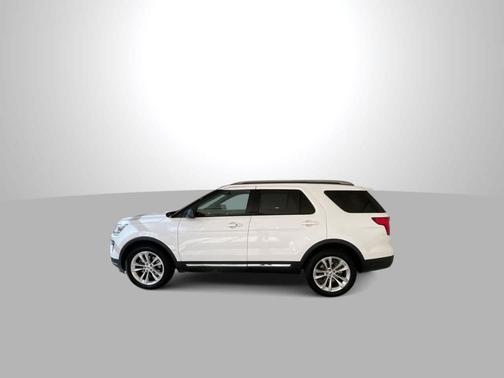 White Platinum Tri-Coat Metallic 2018 Ford Explorer XLT