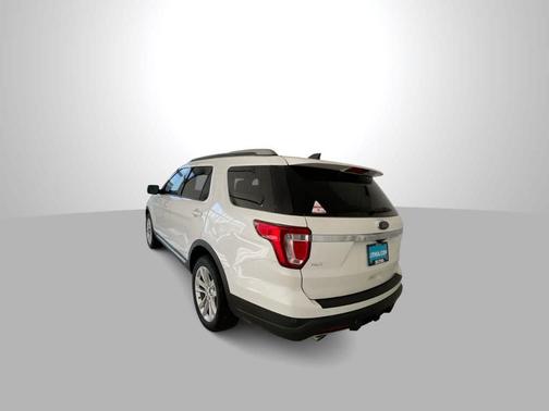 White Platinum Tri-Coat Metallic 2018 Ford Explorer XLT