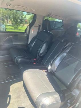 2017 Toyota Sienna SE