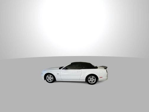 Oxford White 2014 Ford Mustang V6
