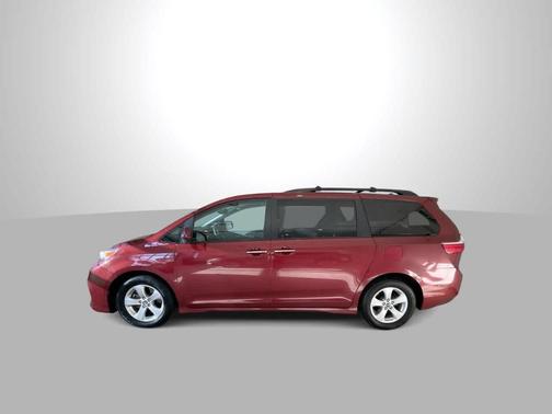 2020 Toyota Sienna LE