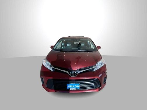 2020 Toyota Sienna LE