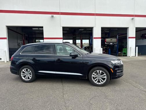 2019 Audi Q7 45 SE Premium
