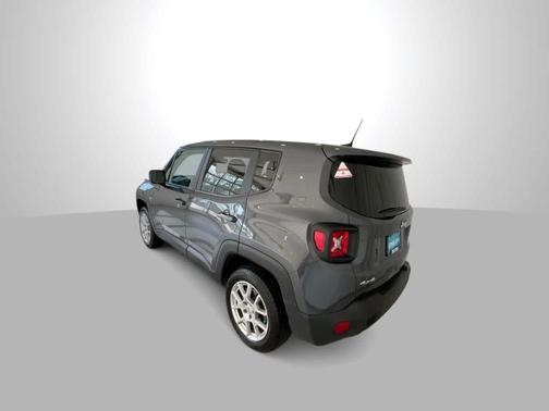 Graphite Gray 2023 Jeep Renegade Latitude