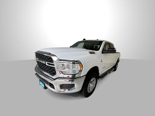 Bright White Clearcoat 2022 RAM 2500 Big Horn