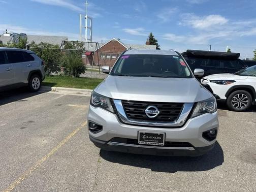 2020 Nissan Pathfinder SV