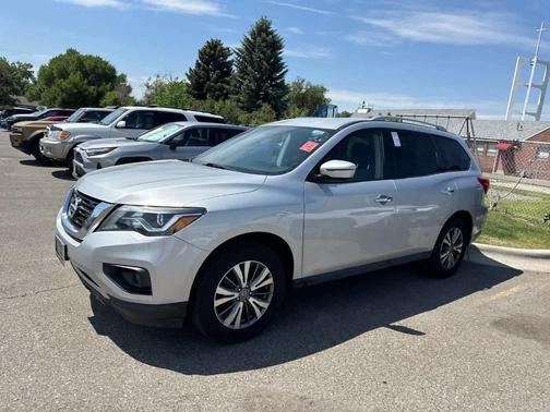 2020 Nissan Pathfinder SV
