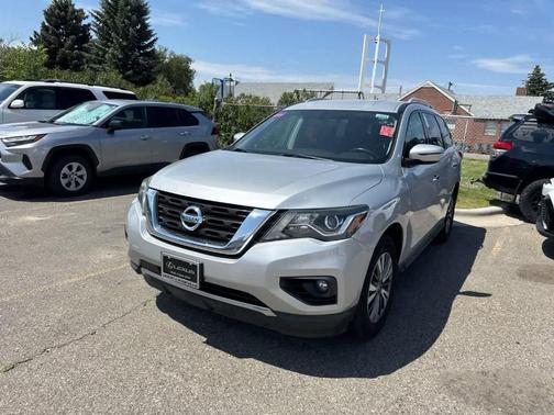 2020 Nissan Pathfinder SV