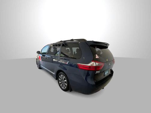 2020 Toyota Sienna XLE Premium