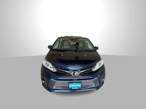 2020 Toyota Sienna XLE Premium