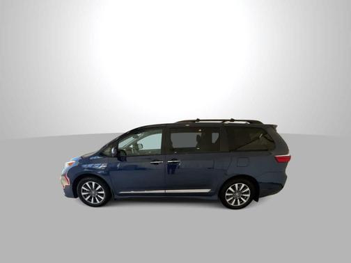 2020 Toyota Sienna XLE Premium