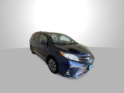 2020 Toyota Sienna XLE Premium
