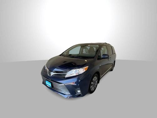 2020 Toyota Sienna XLE Premium