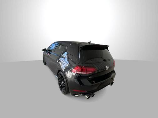 2018 Volkswagen Golf R 2.0T w/DCC & Navigation