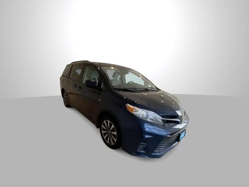 2020 Toyota Sienna LE